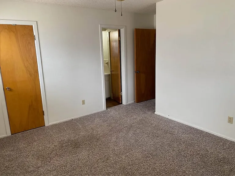 5711 SW 37th Ave — Photo 5