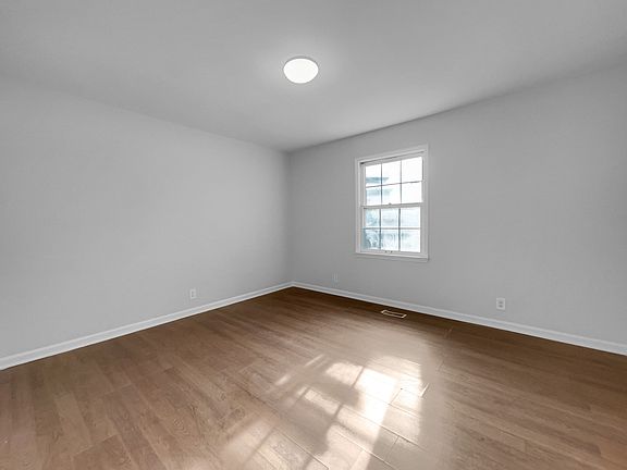 3rd image of 776 Tara Ct