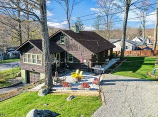 25 Lake Shore Rd W, Stockholm, NJ 07460