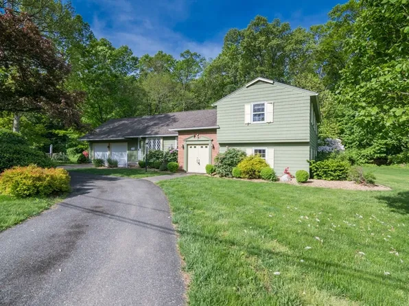 154 Deepwoods Dr, Longmeadow, MA 01106