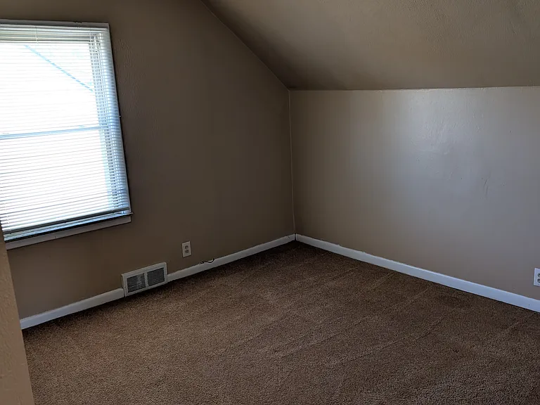 Up stairs bed rm