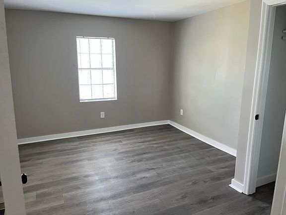 4th image of 815 W Oak Hill Ave