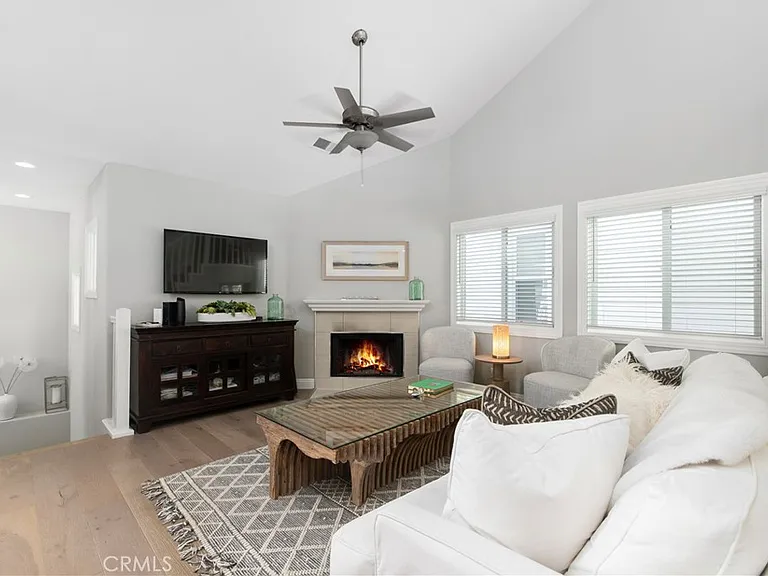 608 Poinsettia Ave #B — Photo 3