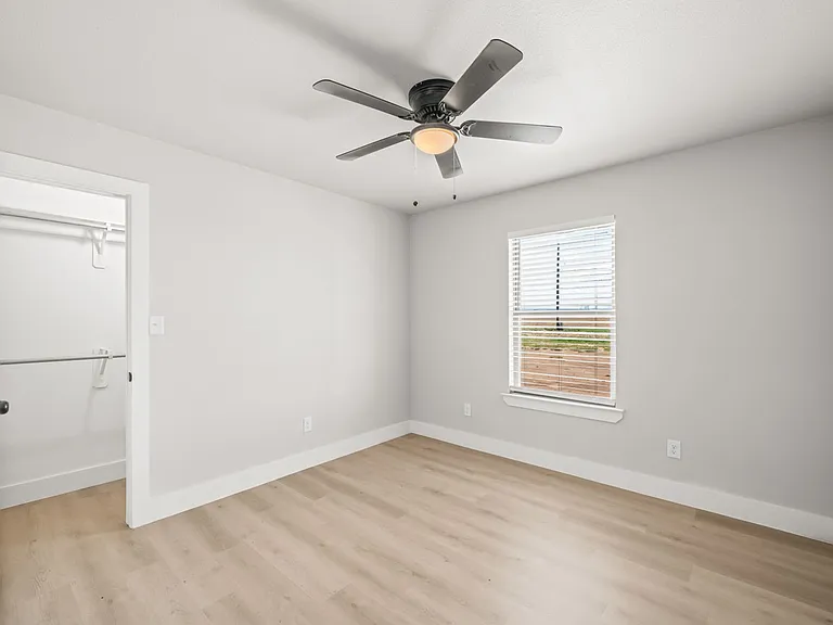 10613 East Cres #7400 — Photo 22