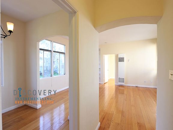 4th image of 2551 Ivy Dr #402