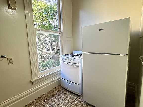 4th image of 1614 Fell St APT 3