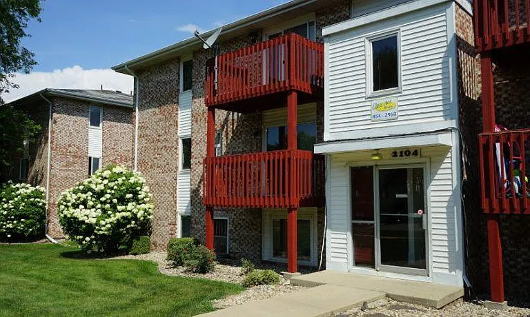 2104 Rainbow Ave — Photo 1