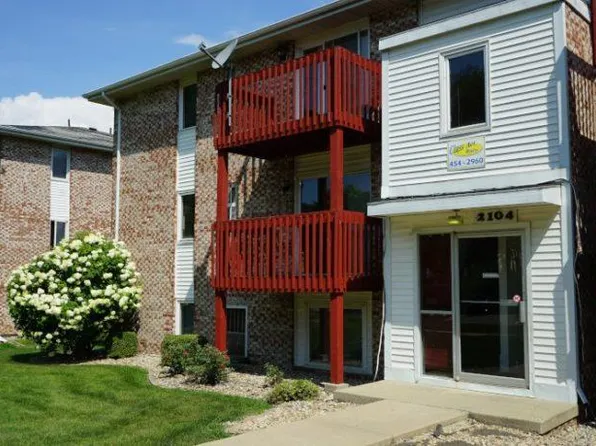 2104 Rainbow Ave, Bloomington, IL 61704