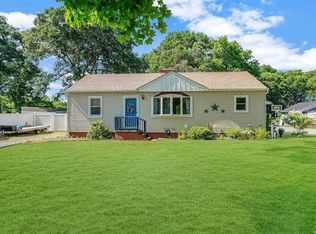 43 Cedar St, Selden, NY 11784