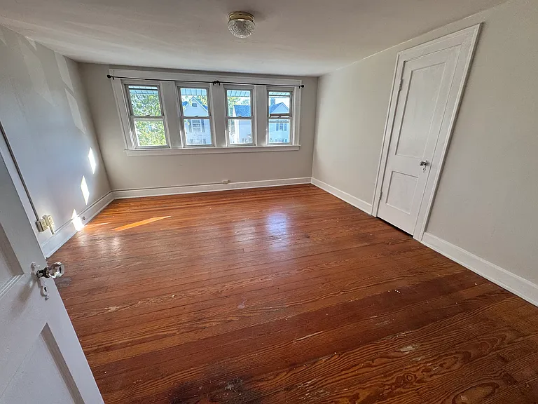 1028 Kenilworth Ave — Photo 6