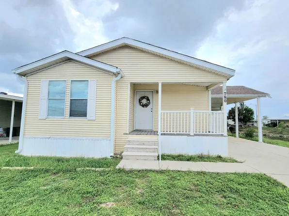 780 La Costa Ln, North Fort Myers, FL 33917