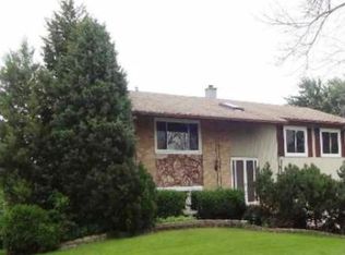 1495 Armstrong Ln, Elk Grove Village, IL 60007