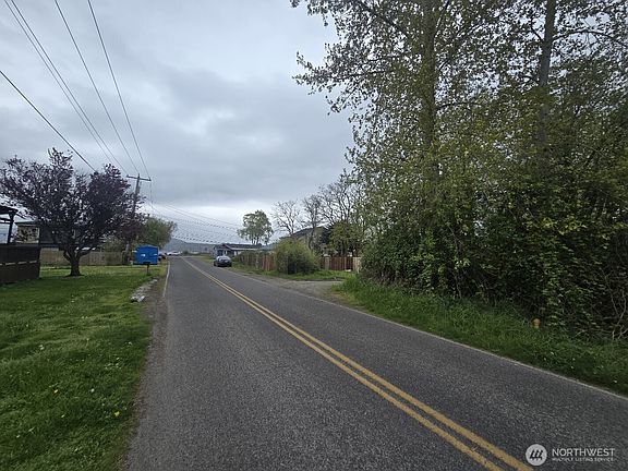2nd image of 2571 Finkbonner Road