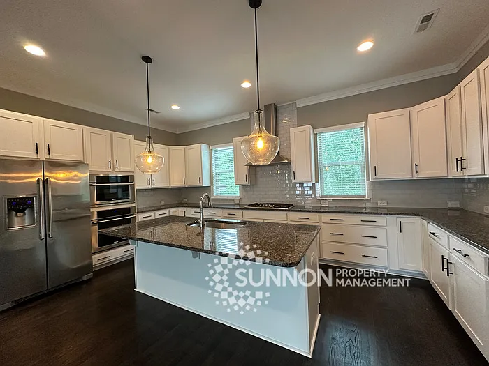 3 bed, 3.5 bath, 2926 sqft, $3,550 — Photo 2