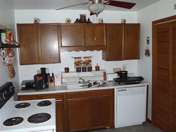 4th image of 3626 Detroit Ave