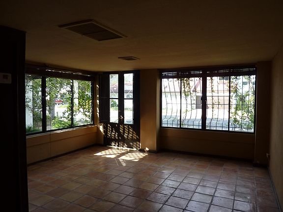 Entrance/Dining