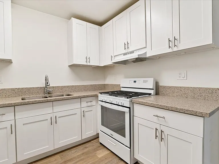 3905 S Stevely Ave #8 — Photo 8