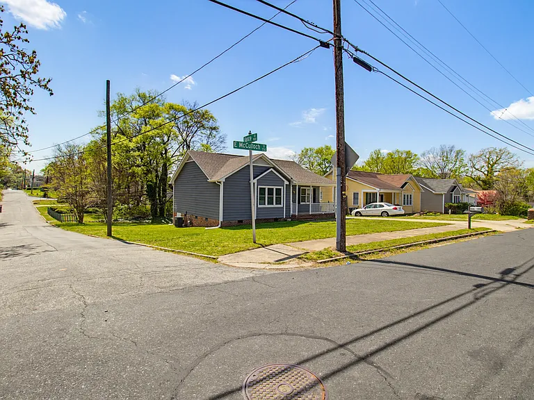 210 E McCulloch St — Photo 6