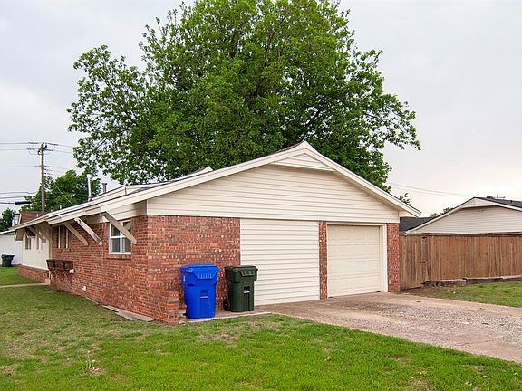 3rd image of 1307 Denison Dr