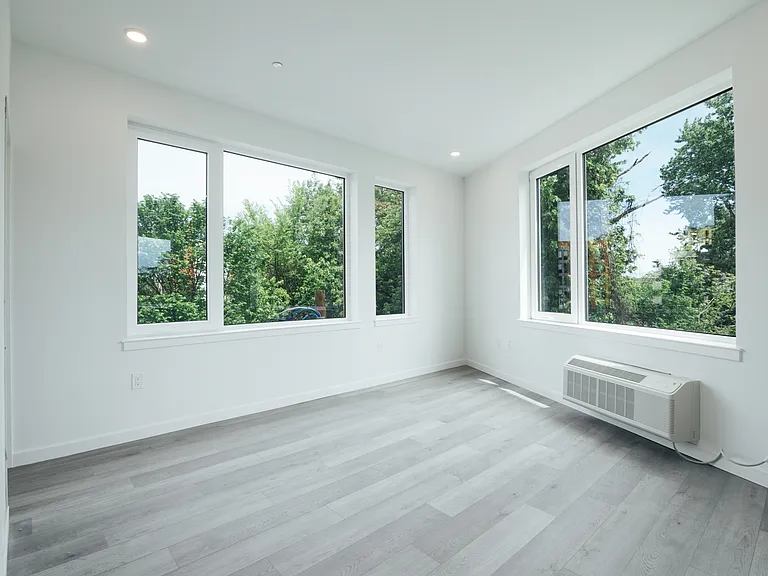 130 Monitor Street — Photo 19