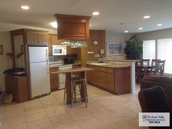 3rd image of 1000 Padre Blvd