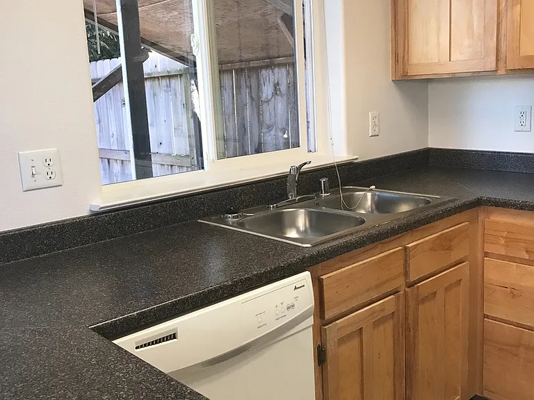 521 Vance Lake Ln — Photo 11