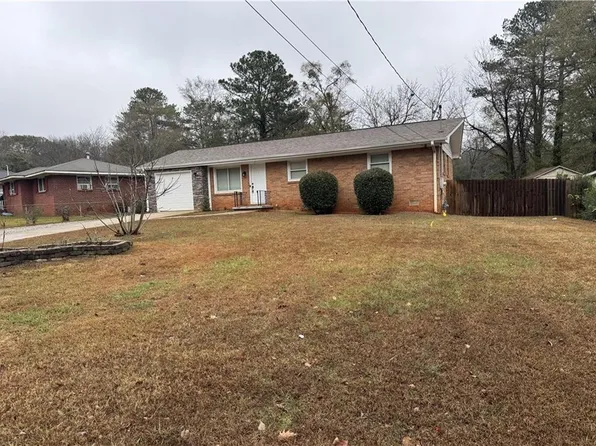 837 Parkstone Dr, Stone Mountain, GA 30083