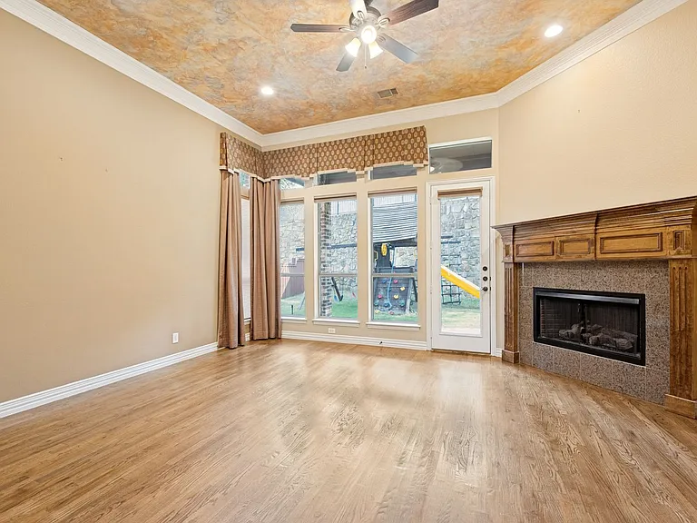 4046 E Hill Dr — Photo 6