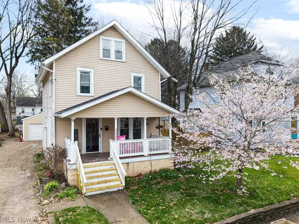 2552 Maplewood St, Cuyahoga Falls, OH 44221