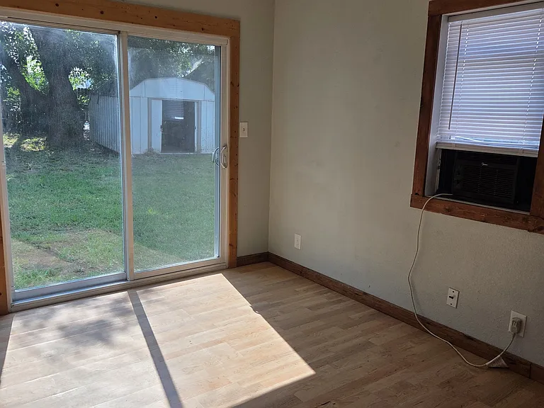 128 N Jones St — Photo 8