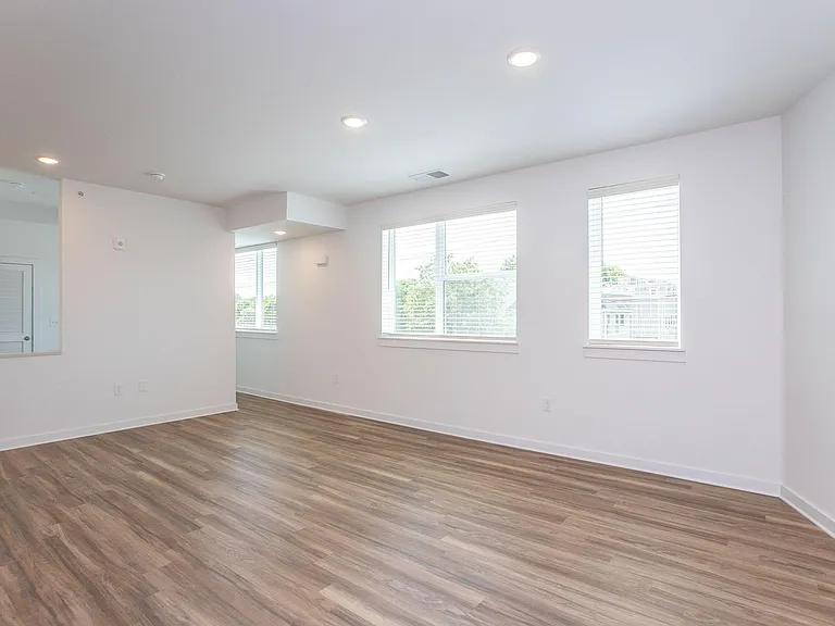 East Seventy Nine Apartments — Photo 36