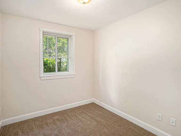 Maple Court Apartments — Photo 14