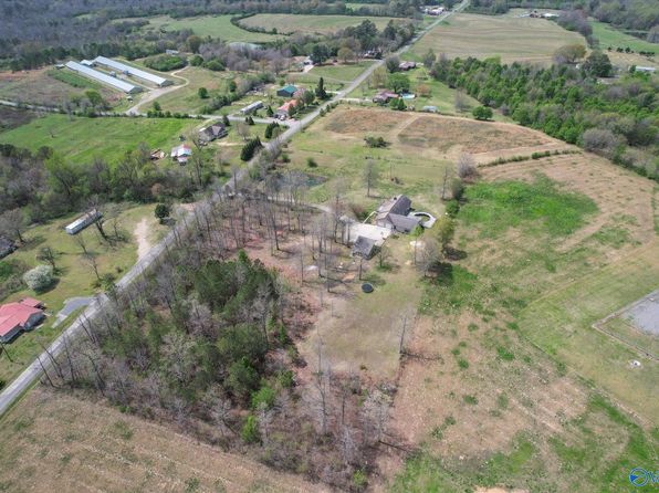 1667 Davis Rd, Albertville, AL 35951