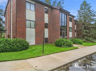 3350 Devonwood Hls NE APT A, Grand Rapids, MI 49525