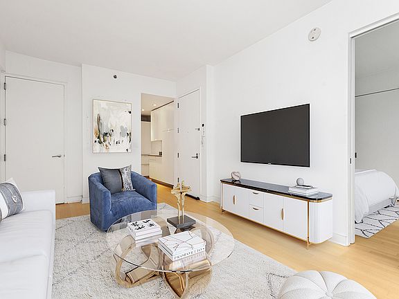 3rd image of 5 E 44th St APT 4B