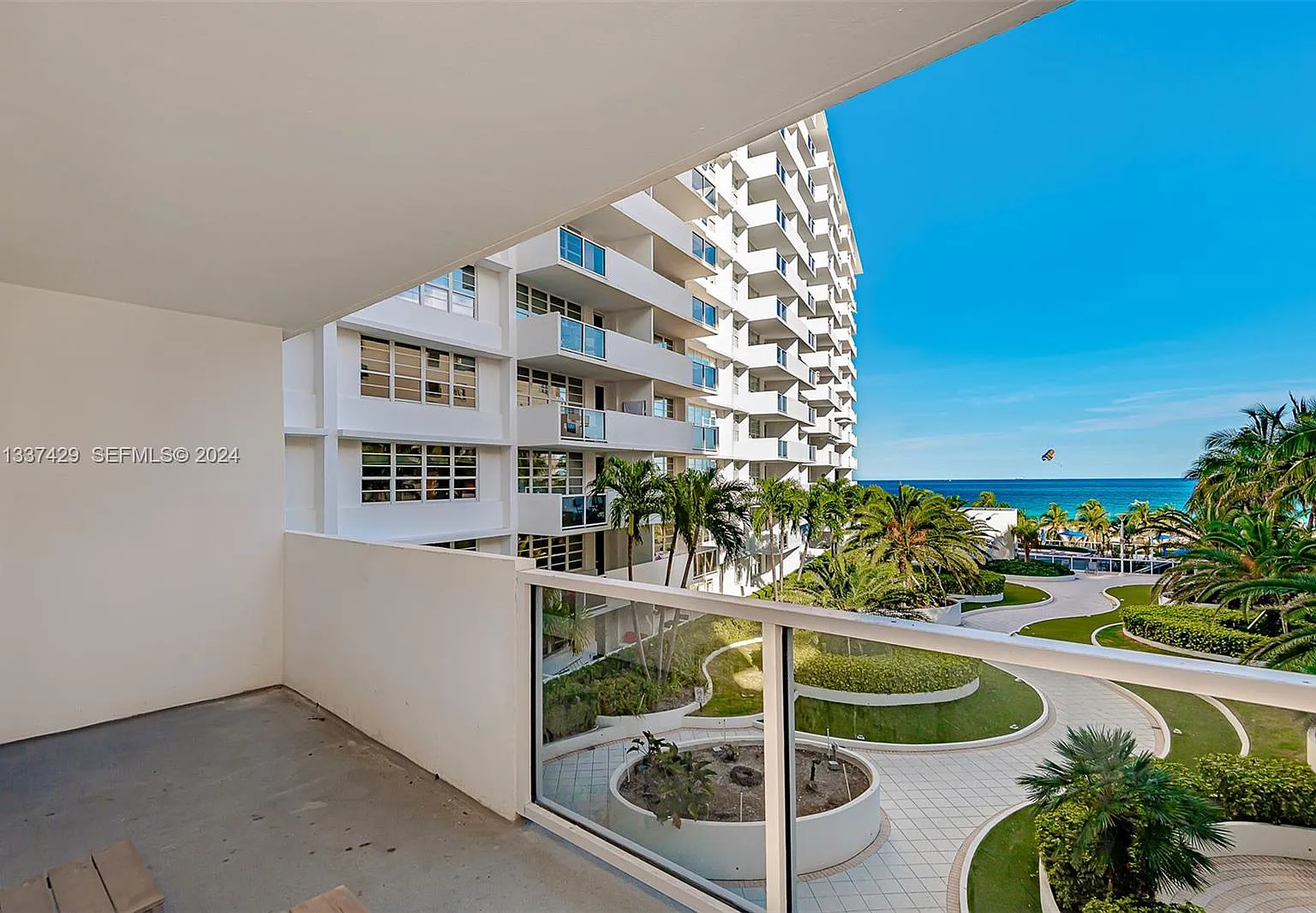 The Decoplage Condo — Photo 1