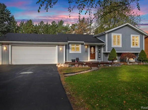 660 W Wise Rd, Commerce Township, MI 48382