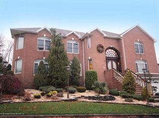 165 Nicolosi Dr, Staten Island, NY