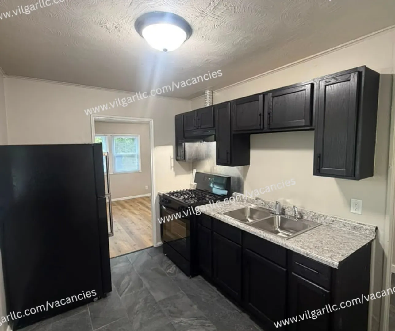 Very spacious 3 Bedroom and 1 Bathroom Home — Photo 3