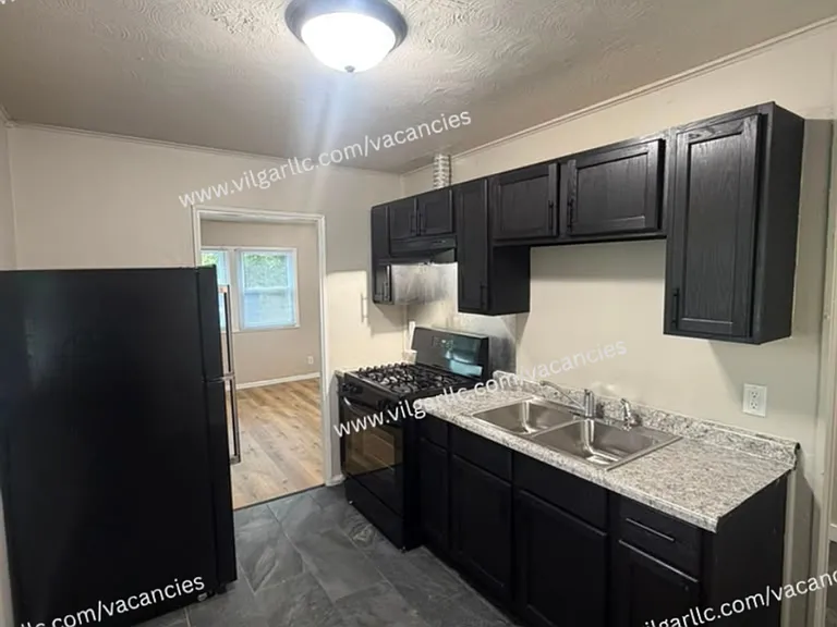 260 Van Buren St — Photo 5