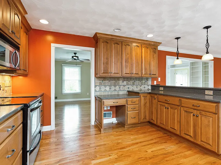 1605 Redwood Way — Photo 10