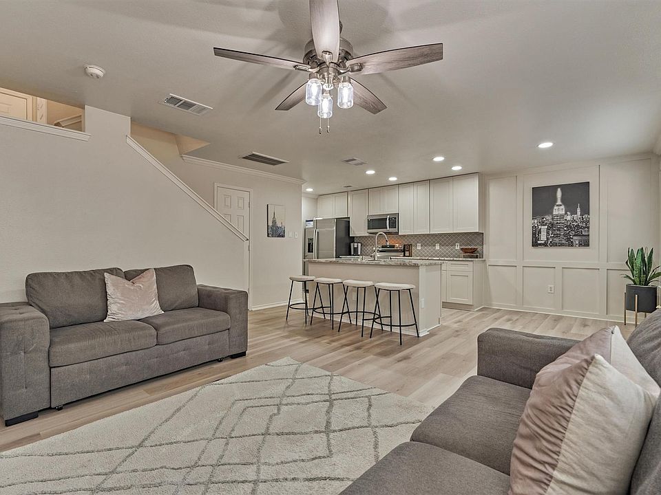 1st image of 111 N Villa Oaks Dr