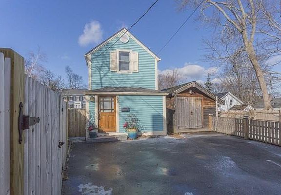 2nd image of 22 Warren St