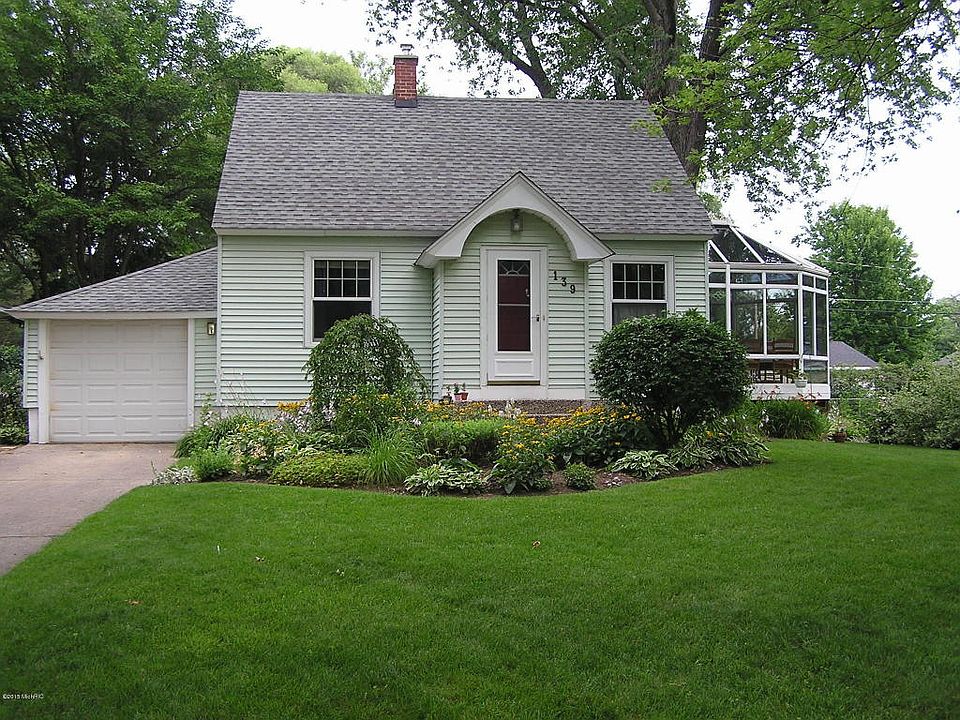 1st image of 139 E 37th St