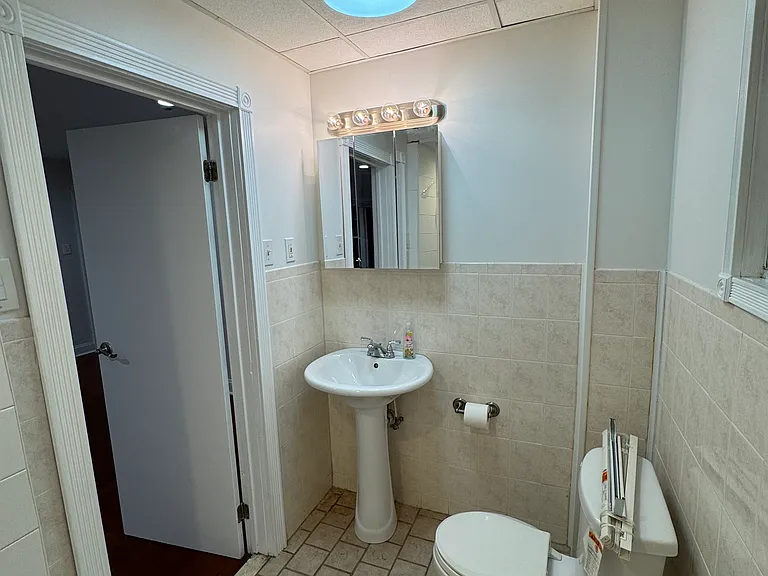 546 Walnut St #1 — Photo 8