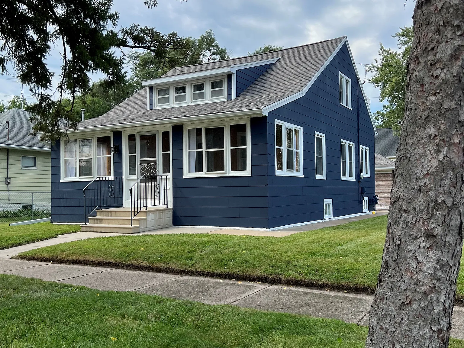 3 bed, 1.0 bath, 1100 sqft, $900 — Photo 2