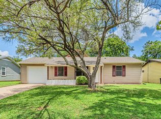 906 Aransas Dr, Euless, TX 76039
