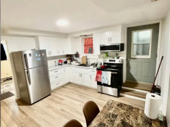 158 Neill St #B, Fredericton, NB E3A 2Z6
