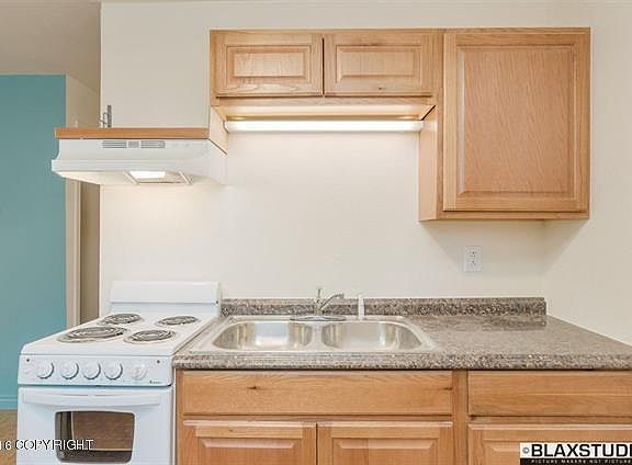 5th image of 2677 Lasalle Ave