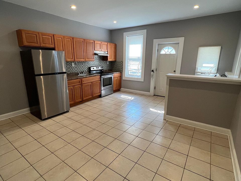 1st image of 5228 Vine St Unit 2F